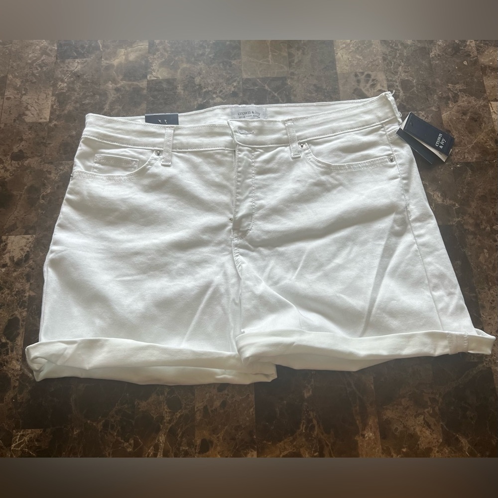 Crown and Ivy white short, NWT, size 16